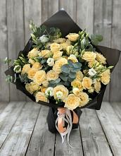Букет цветов из:  Розы и Лизиантусы в Раевской
