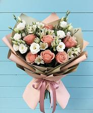 Букет цветов из:  Розы, Альстромерии и Лизиантусы в Раевской