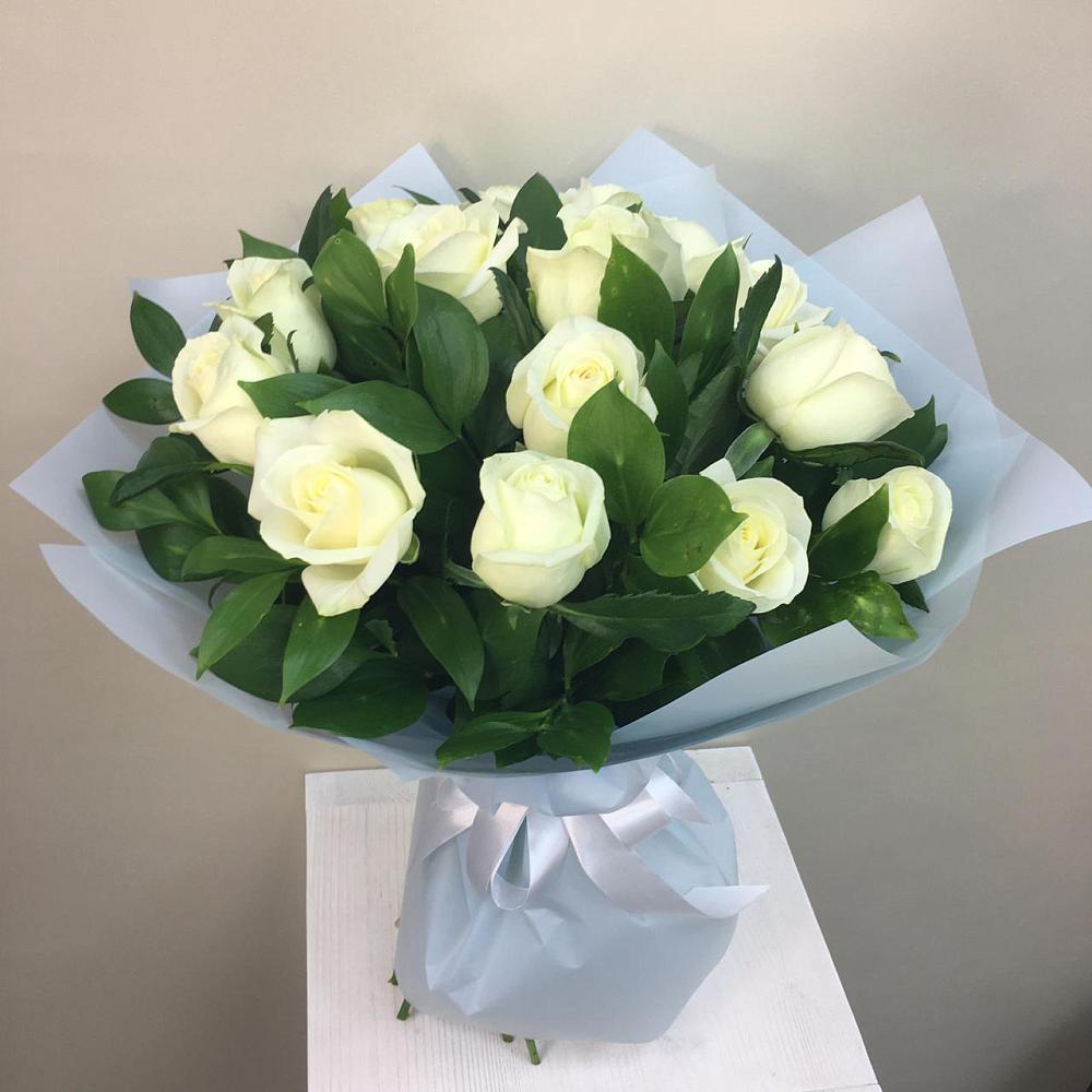 Букет 15 Белых роз Проуд в Раевской