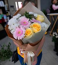 Букет цветов из:  Герберы, Розы и Хризантемы в Раевской