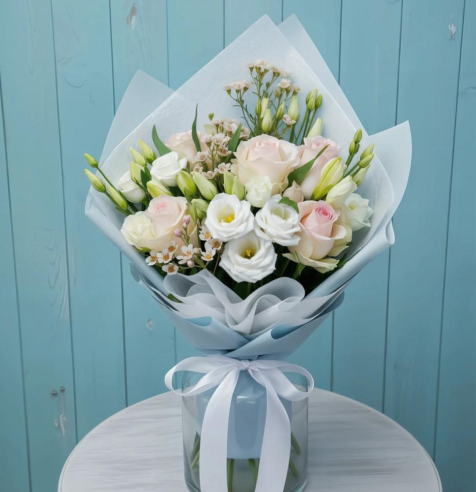 Букет цветов из: Розы и Лизиантусы в Раевской