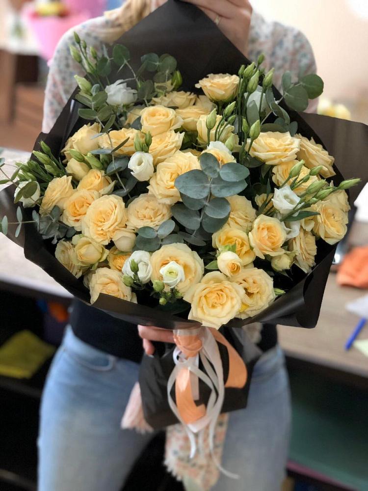 Букет цветов из: Розы и Лизиантусы в Раевской