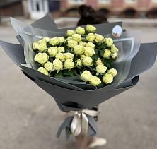 Букет Белые кустовые розы Солинеро в Раевской