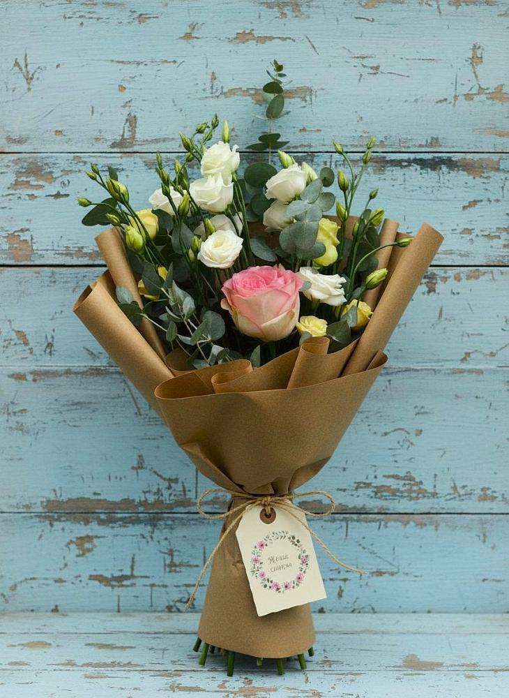 Букет цветов из: Розы и Лизиантусы в Раевской