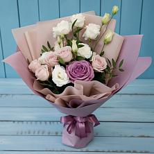 Букет цветов из:  Розы и Лизиантусы в Раевской