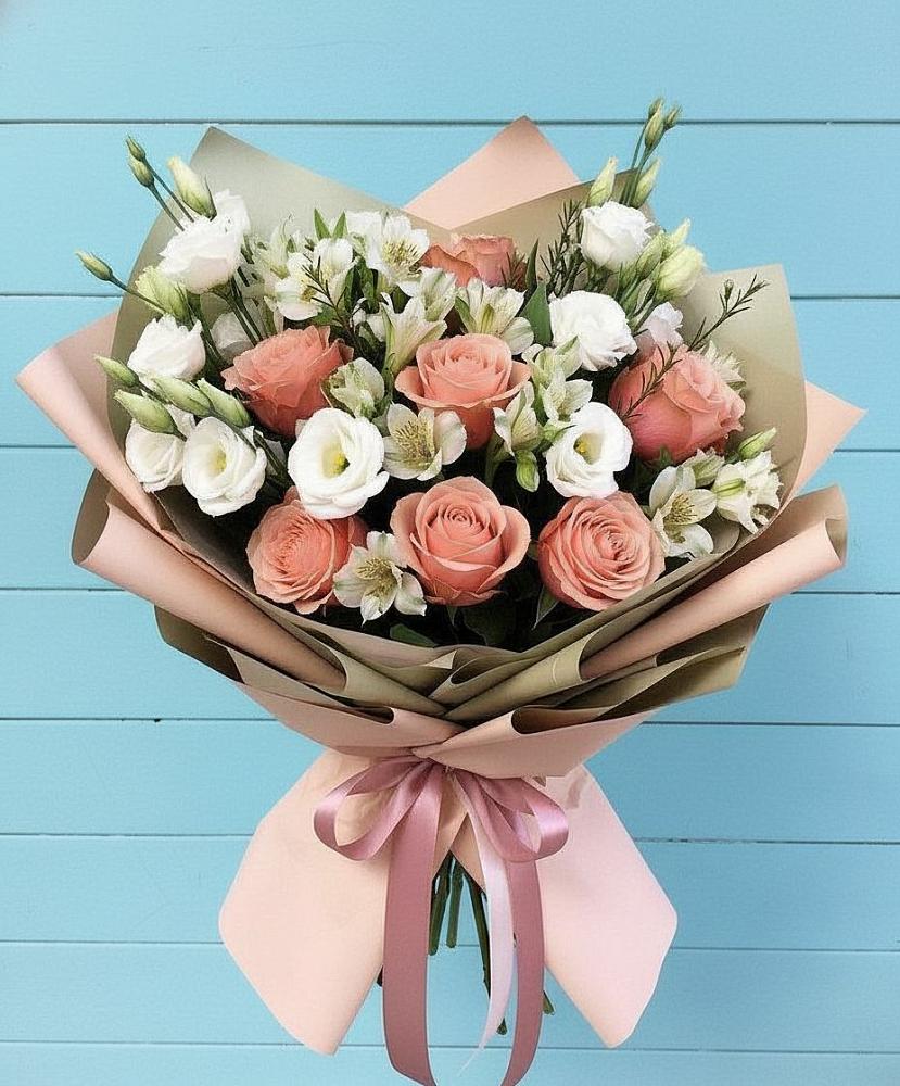 Букет цветов из: Розы, Альстромерии и Лизиантусы в Раевской