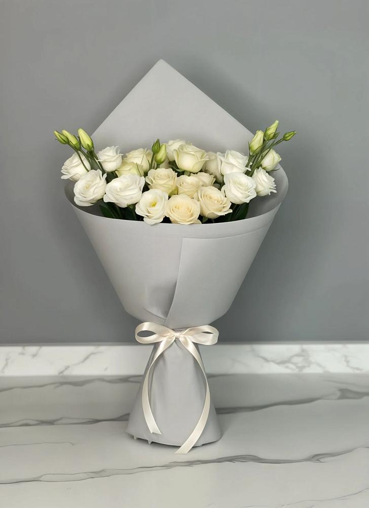 Букет цветов из: Розы и Лизиантусы в Раевской