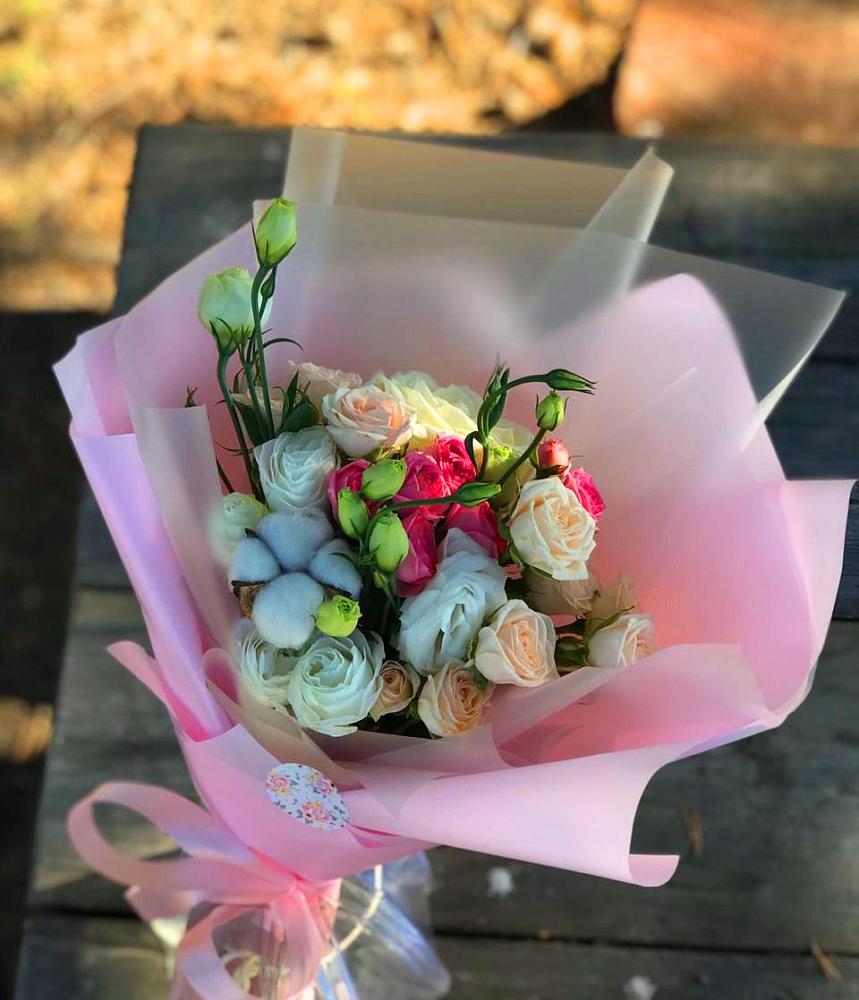 Букет цветов из: Розы и Лизиантусы в Раевской