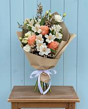 Букет цветов из:  Альстромерии, Лизиантусы, Розы и Хризантемы #REPLACE_PRED# Раевской