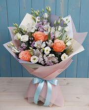 Букет цветов из:  Лизиантусы, Розы, Альстромерии и Гипсофила в Раевской
