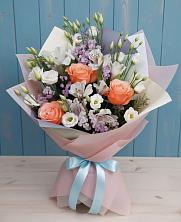 Букет цветов из:  Лизиантусы, Розы, Альстромерии и Гипсофила в Раевской