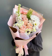 Букет цветов из:  Хризантемы и Розы в Раевской
