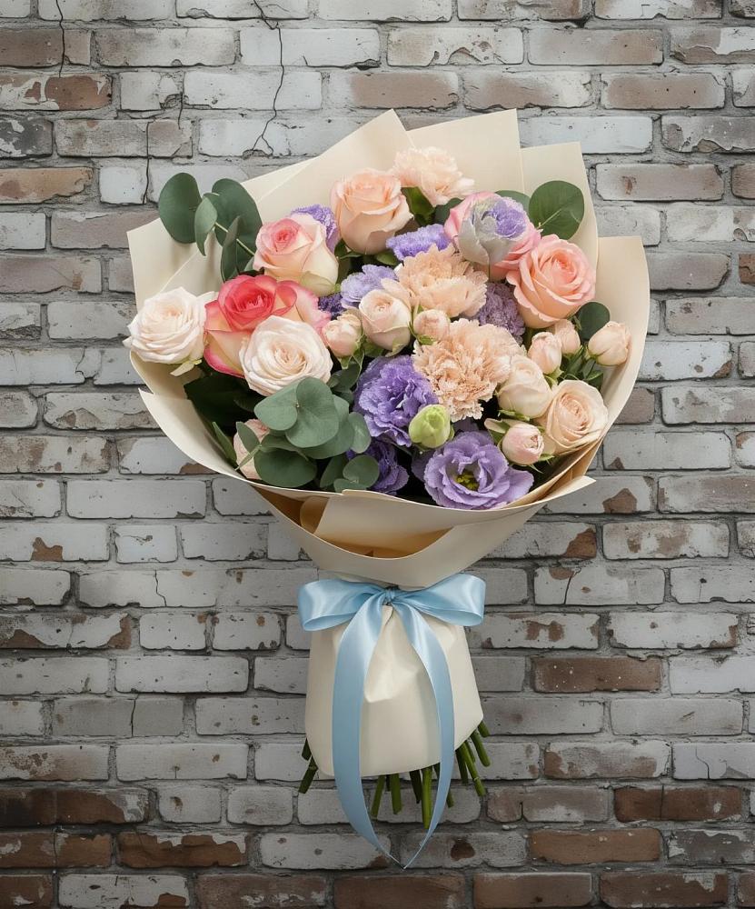 Букет цветов из: Розы, Лизиантусы и Гвоздики в Раевской