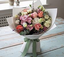 Букет цветов из:  Розы, Лизиантусы и Гвоздики #REPLACE_PRED# Раевской