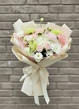 Букет цветов из:  Гвоздики, Розы, Лизиантусы и Хризантемы в Раевской