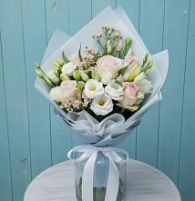 Букет цветов из:  Розы и Лизиантусы в Раевской