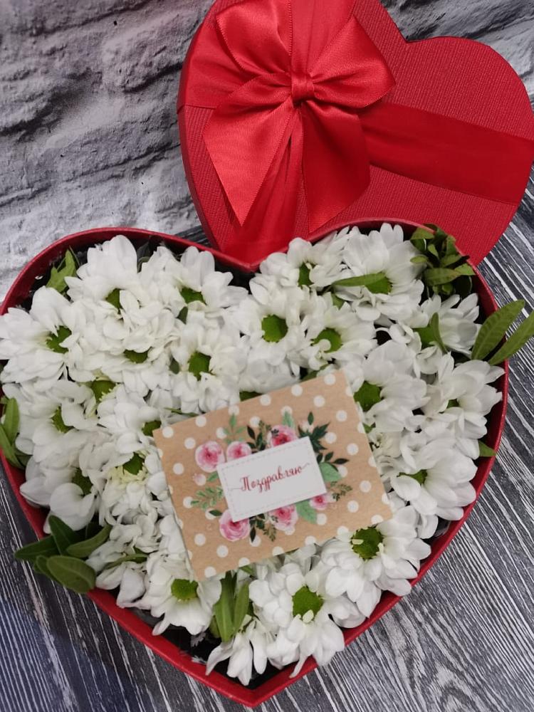 Цветочная композиция из Хризантемы в виде сердца в Раевской