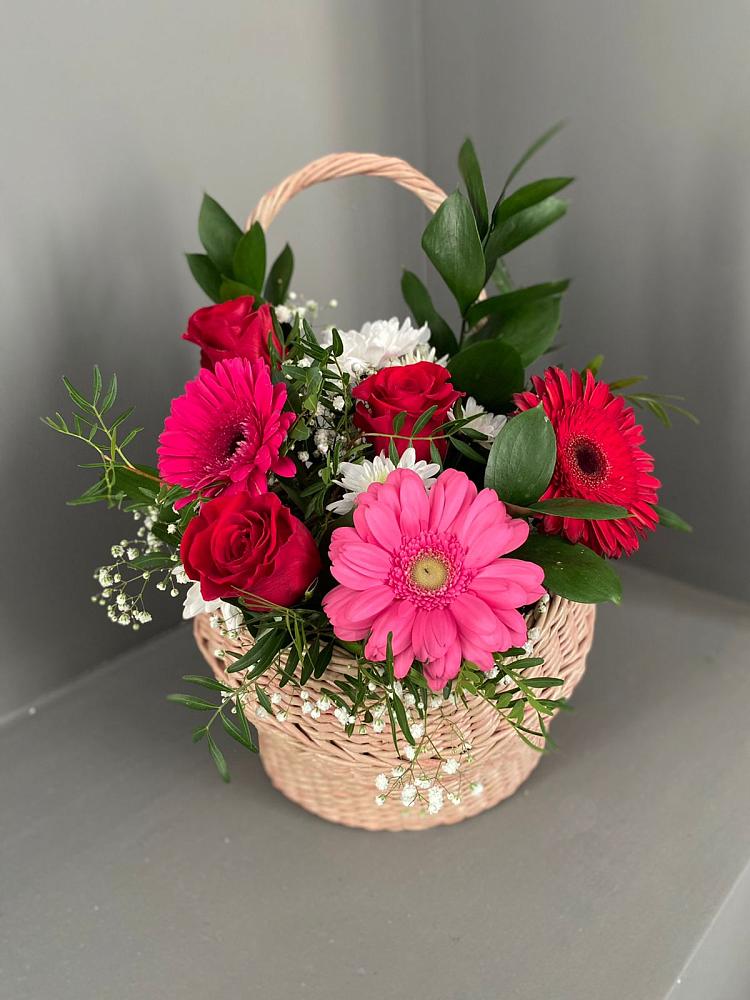 Цветочная композиция из Розы, Хризантемы и Герберы в корзине в Раевской