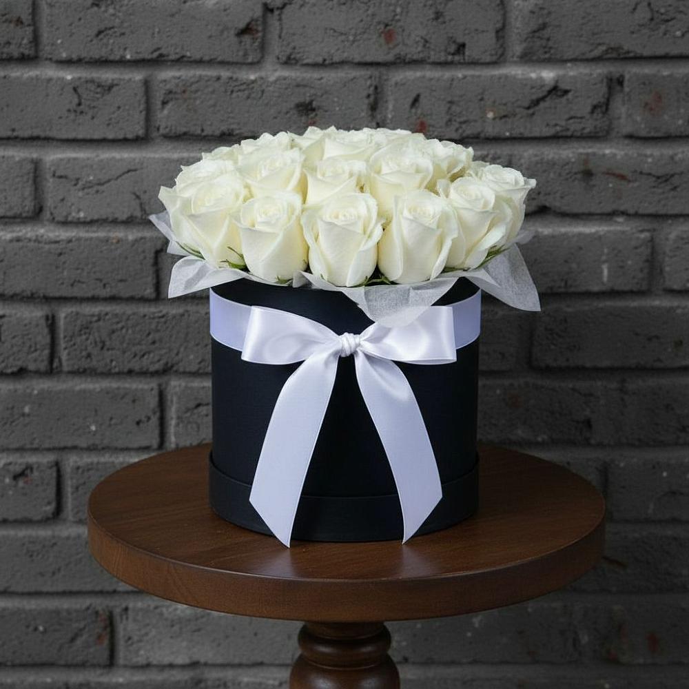 Цветочная композиция из Розы в шляпной коробке в Раевской