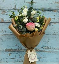 Букет цветов из:  Розы и Лизиантусы в Раевской