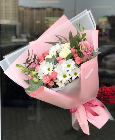 Букет цветов из: Розы, Лизиантусы и Хризантемы в Раевской