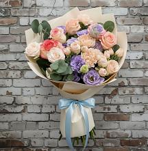 Букет цветов из:  Розы, Лизиантусы и Гвоздики в Раевской