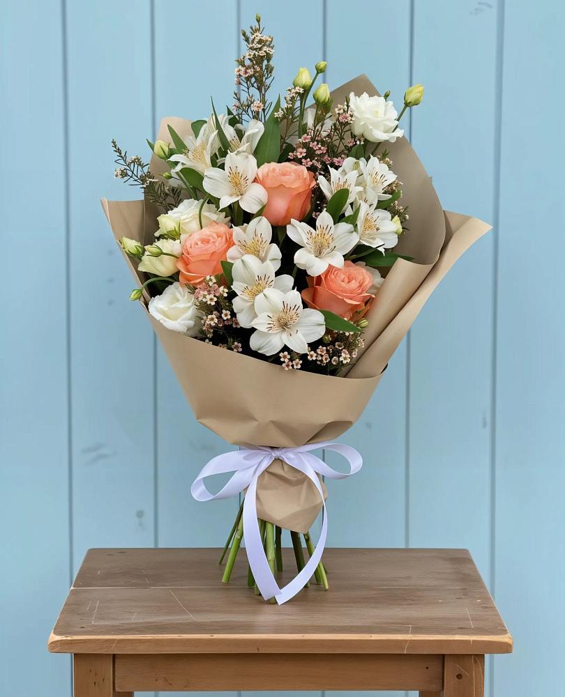 Букет цветов из: Альстромерии, Лизиантусы, Розы и Хризантемы в Раевской