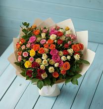 Букет Микс из разноцветных кустовых роз в Раевской