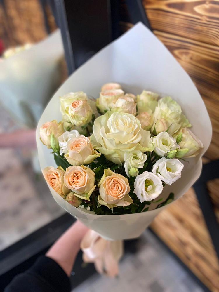 Букет цветов из: Розы и Лизиантусы в Раевской